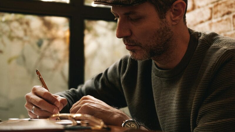 How to Use AI Tools Without Losing Your Voice as a Writer: Complete Guide 2026